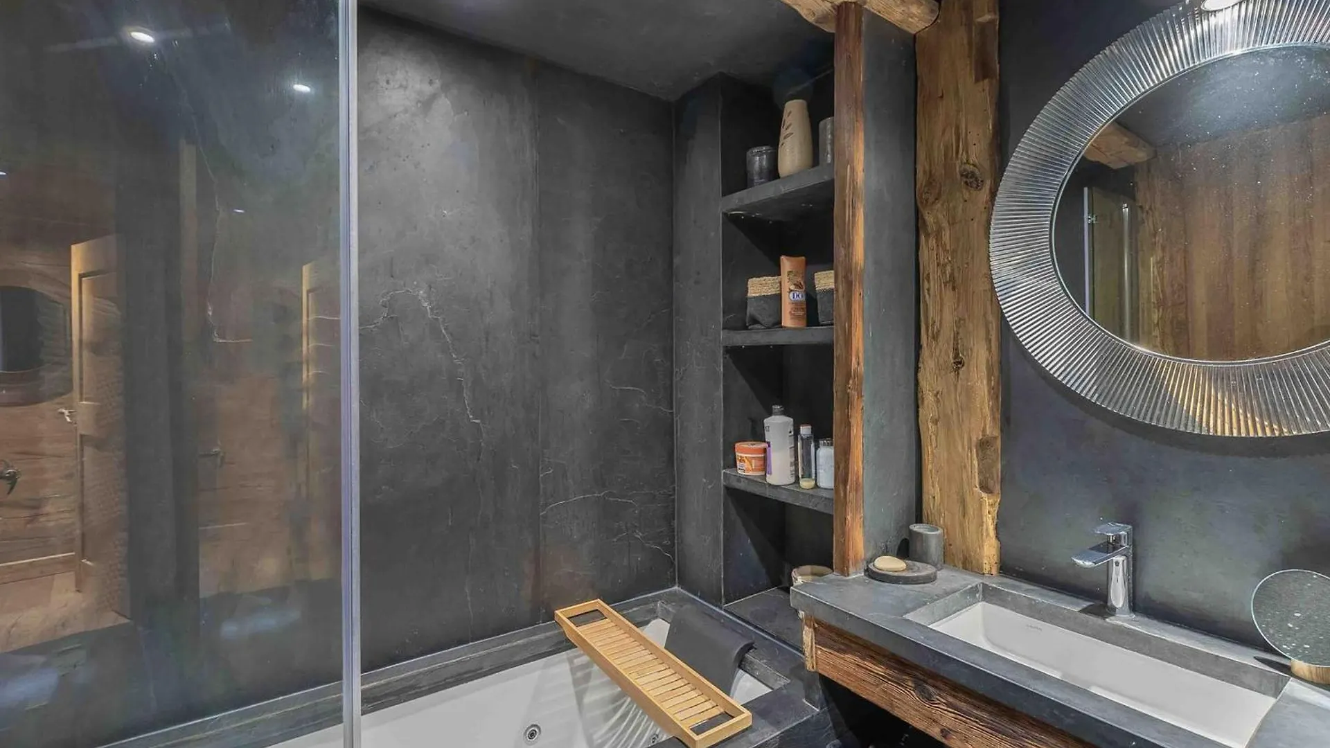 Appartement Au Pied Des Pistes, Sauna, Parking, Wifi - Fr-1-568-54 Courchevel France